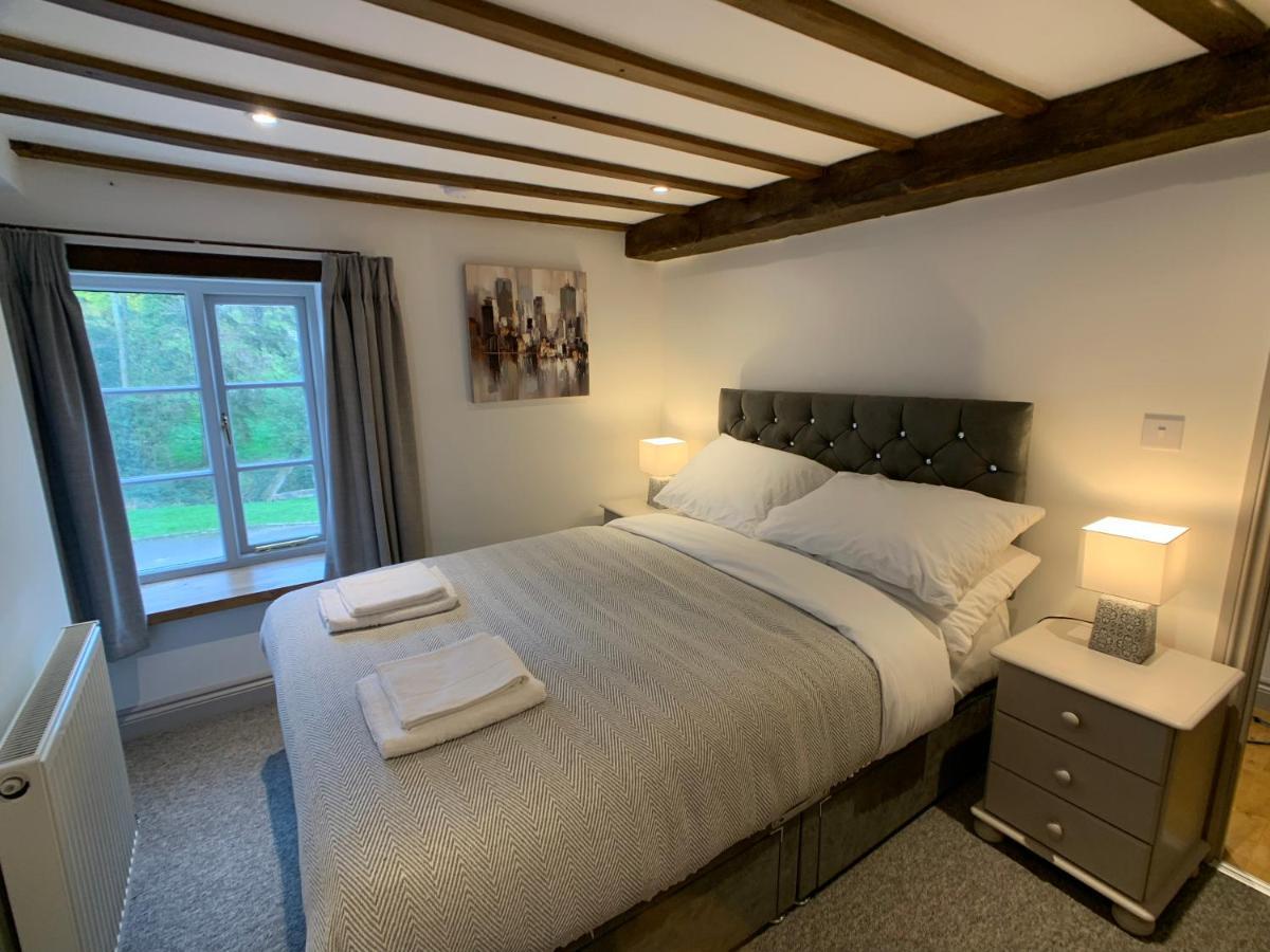 Swan House Tea Room And Bed & Breakfast 라드니 외부 사진