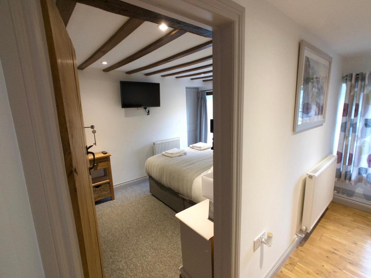 Swan House Tea Room And Bed & Breakfast 라드니 외부 사진