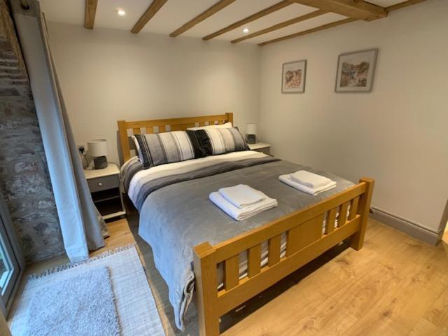 Swan House Tea Room And Bed & Breakfast 라드니 외부 사진