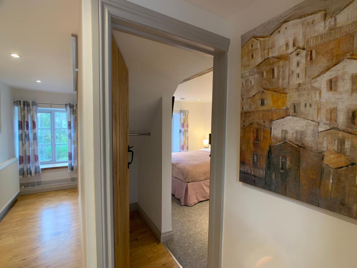 Swan House Tea Room And Bed & Breakfast 라드니 외부 사진
